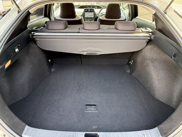 プリウス Ａ　保証１年　走行４．９万ｋ　ディーラー点検車　９インチＳＤナビ　Ｂｌｕｅｔｏｏｔｈ　ＴＶ　バックカメラ　ＥＴＣ　業者内装クリーニング　リチウムイオンＨＶ　ブリヂストン夏タイヤ　ドラレコ　関東仕入サビ無し（55枚目）