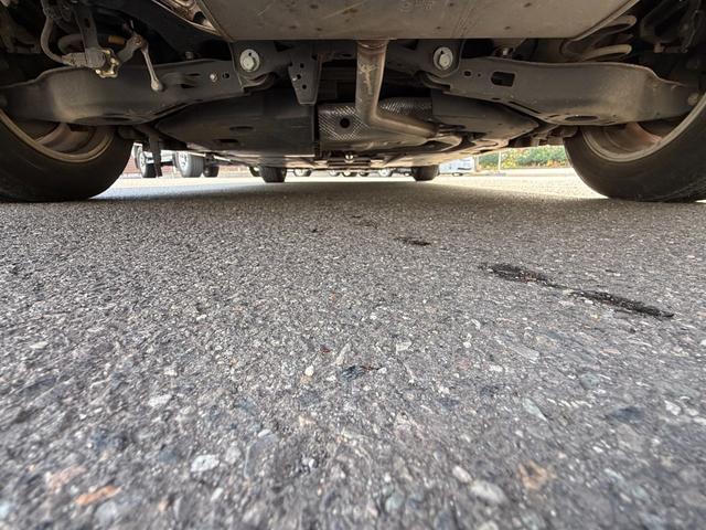 プリウス Ａ　保証１年　走行４．９万ｋ　ディーラー点検車　９インチＳＤナビ　Ｂｌｕｅｔｏｏｔｈ　ＴＶ　バックカメラ　ＥＴＣ　業者内装クリーニング　リチウムイオンＨＶ　ブリヂストン夏タイヤ　ドラレコ　関東仕入サビ無し（61枚目）