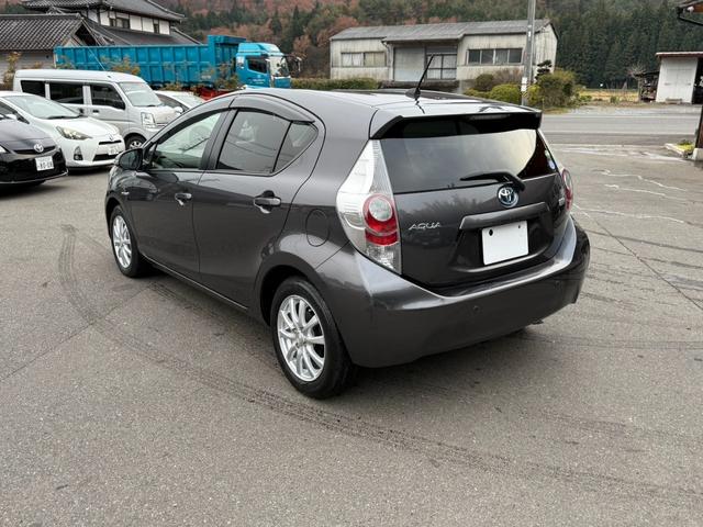 アクア Ｇ　保証１年　走行４．１万キロ　ＳＤナビ　Ｂｌｕｅｔｏｏｔｈ　フルセグＴＶ　バックカメラ　寒冷地仕様　ＥＴＣ　衝突安全装置　車両取説　業者内装クリーニング　キーレス　スペアキー　ブリヂストン夏タイヤ（9枚目）