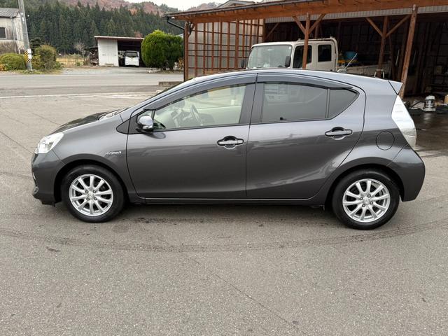 アクア Ｇ　保証１年　走行４．１万キロ　ＳＤナビ　Ｂｌｕｅｔｏｏｔｈ　フルセグＴＶ　バックカメラ　寒冷地仕様　ＥＴＣ　衝突安全装置　車両取説　業者内装クリーニング　キーレス　スペアキー　ブリヂストン夏タイヤ（14枚目）