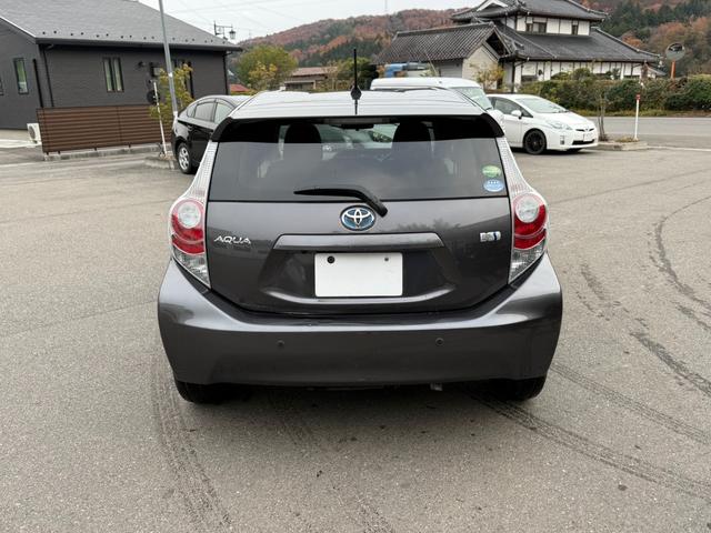 アクア Ｇ　保証１年　走行４．１万キロ　ＳＤナビ　Ｂｌｕｅｔｏｏｔｈ　フルセグＴＶ　バックカメラ　寒冷地仕様　ＥＴＣ　衝突安全装置　車両取説　業者内装クリーニング　キーレス　スペアキー　ブリヂストン夏タイヤ（15枚目）