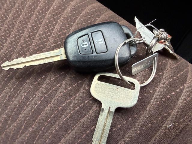 アクア Ｇ　保証１年　走行４．１万キロ　ＳＤナビ　Ｂｌｕｅｔｏｏｔｈ　フルセグＴＶ　バックカメラ　寒冷地仕様　ＥＴＣ　衝突安全装置　車両取説　業者内装クリーニング　キーレス　スペアキー　ブリヂストン夏タイヤ（44枚目）