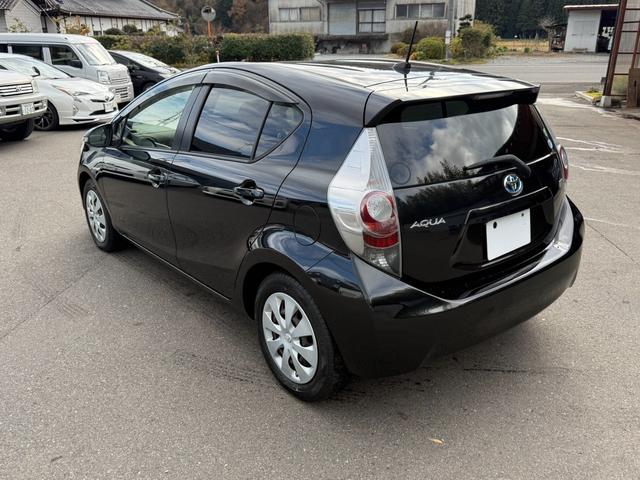 アクア Ｇ　保証１年　修復歴無し　走行８．９万ｋ　ディーラー点検車　ＳＤナビ　Ｂｌｕｅｔｏｏｔｈ　ワンセグＴＶ　バックカメラ　シートヒーター　ＥＴＣ　車両取説　業者内装クリーニング　キーレス　ダンロップ夏タイヤ（9枚目）