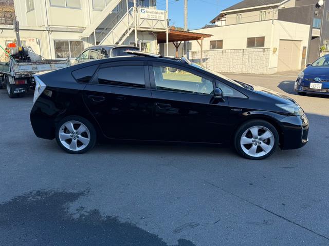 プリウス Ｇツーリングセレクションレザーパッケージ　サンルーフ　ムーンルーフ　保証１年　ディーラー点検車　ＨＤＤナビ　ＴＶ　Ｂｌｕｅｔｏｏｔｈ　ＥＴＣ　バックカメラ　九州仕入れサビ無　レーダークルーズ　ＬＥＤライト　１７インチアルミ　スマートキー２個（12枚目）