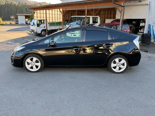 プリウス Ｇツーリングセレクションレザーパッケージ　サンルーフ　ムーンルーフ　保証１年　ディーラー点検車　ＨＤＤナビ　ＴＶ　Ｂｌｕｅｔｏｏｔｈ　ＥＴＣ　バックカメラ　九州仕入れサビ無　レーダークルーズ　ＬＥＤライト　１７インチアルミ　スマートキー２個（14枚目）