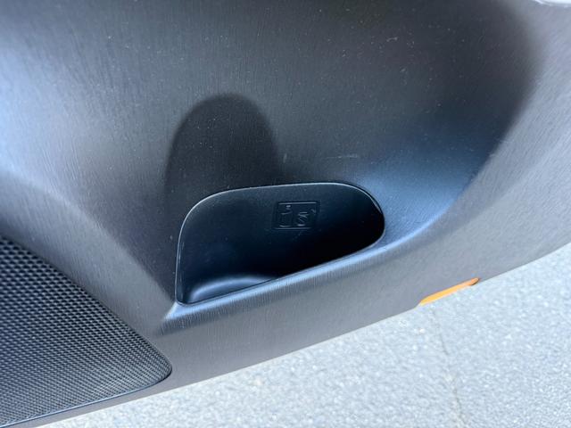 プリウス Ｇツーリングセレクションレザーパッケージ　サンルーフ　ムーンルーフ　保証１年　ディーラー点検車　ＨＤＤナビ　ＴＶ　Ｂｌｕｅｔｏｏｔｈ　ＥＴＣ　バックカメラ　九州仕入れサビ無　レーダークルーズ　ＬＥＤライト　１７インチアルミ　スマートキー２個（35枚目）