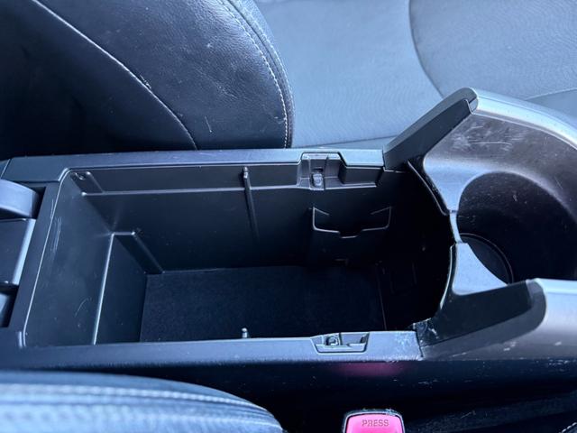 プリウス Ｇツーリングセレクションレザーパッケージ　サンルーフ　ムーンルーフ　保証１年　ディーラー点検車　ＨＤＤナビ　ＴＶ　Ｂｌｕｅｔｏｏｔｈ　ＥＴＣ　バックカメラ　九州仕入れサビ無　レーダークルーズ　ＬＥＤライト　１７インチアルミ　スマートキー２個（38枚目）