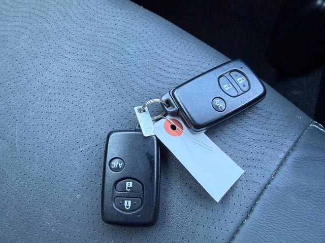 プリウス Ｇツーリングセレクションレザーパッケージ　サンルーフ　ムーンルーフ　保証１年　ディーラー点検車　ＨＤＤナビ　ＴＶ　Ｂｌｕｅｔｏｏｔｈ　ＥＴＣ　バックカメラ　九州仕入れサビ無　レーダークルーズ　ＬＥＤライト　１７インチアルミ　スマートキー２個（44枚目）