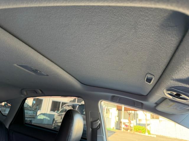 プリウス Ｇツーリングセレクションレザーパッケージ　サンルーフ　ムーンルーフ　保証１年　ディーラー点検車　ＨＤＤナビ　ＴＶ　Ｂｌｕｅｔｏｏｔｈ　ＥＴＣ　バックカメラ　九州仕入れサビ無　レーダークルーズ　ＬＥＤライト　１７インチアルミ　スマートキー２個（50枚目）