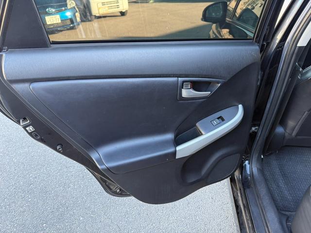 プリウス Ｇツーリングセレクションレザーパッケージ　サンルーフ　ムーンルーフ　保証１年　ディーラー点検車　ＨＤＤナビ　ＴＶ　Ｂｌｕｅｔｏｏｔｈ　ＥＴＣ　バックカメラ　九州仕入れサビ無　レーダークルーズ　ＬＥＤライト　１７インチアルミ　スマートキー２個（56枚目）