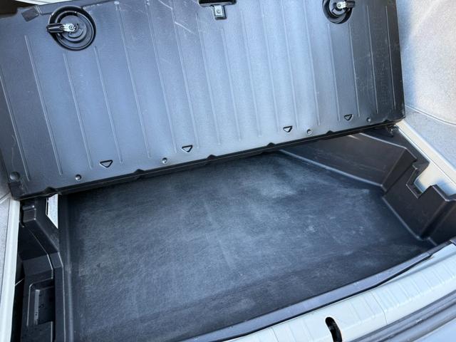 プリウス Ｇツーリングセレクションレザーパッケージ　サンルーフ　ムーンルーフ　保証１年　ディーラー点検車　ＨＤＤナビ　ＴＶ　Ｂｌｕｅｔｏｏｔｈ　ＥＴＣ　バックカメラ　九州仕入れサビ無　レーダークルーズ　ＬＥＤライト　１７インチアルミ　スマートキー２個（61枚目）