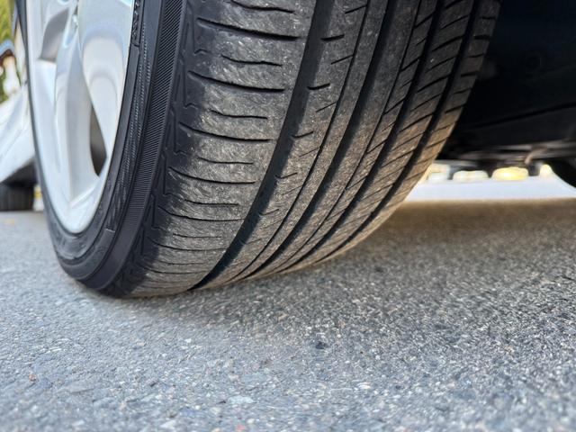 プリウス Ｇツーリングセレクションレザーパッケージ　サンルーフ　ムーンルーフ　保証１年　ディーラー点検車　ＨＤＤナビ　ＴＶ　Ｂｌｕｅｔｏｏｔｈ　ＥＴＣ　バックカメラ　九州仕入れサビ無　レーダークルーズ　ＬＥＤライト　１７インチアルミ　スマートキー２個（65枚目）