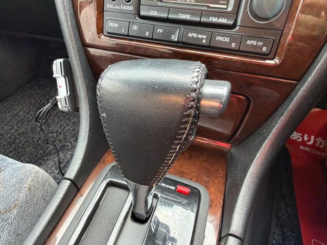 グロリア グランツーリスモアルティマスーパーハイキャス　ターボ　修復歴無し　定期点検記録簿　ＶＱ３０エンジン　ＥＴＣ　キーレス　社外ナビ　元関東登録車サビ無し　車両取説　業者内装クリーニング　スペアキー　ドラレコ　２０２２年製夏タイヤ　パワーシート（25枚目）