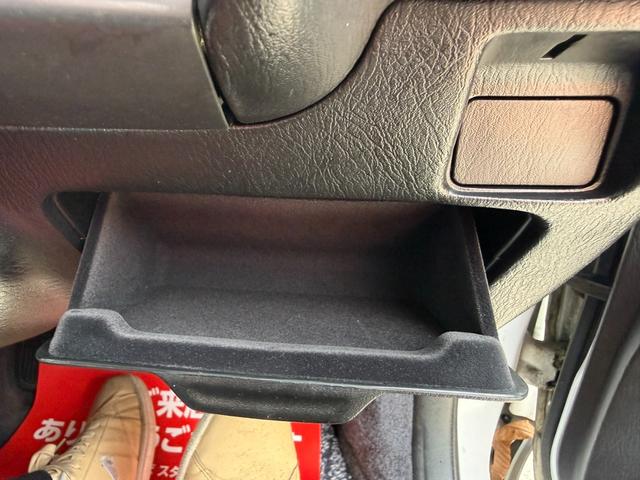 グロリア グランツーリスモアルティマスーパーハイキャス　ターボ　修復歴無し　定期点検記録簿　ＶＱ３０エンジン　ＥＴＣ　キーレス　社外ナビ　元関東登録車サビ無し　車両取説　業者内装クリーニング　スペアキー　ドラレコ　２０２２年製夏タイヤ　パワーシート（30枚目）