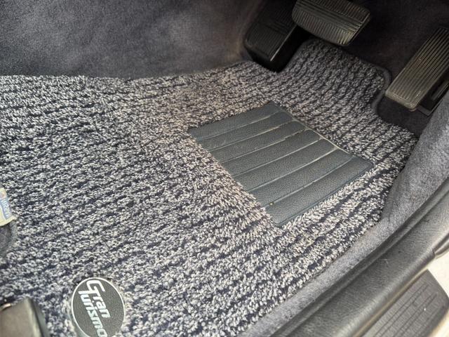 グロリア グランツーリスモアルティマスーパーハイキャス　ターボ　修復歴無し　定期点検記録簿　ＶＱ３０エンジン　ＥＴＣ　キーレス　社外ナビ　元関東登録車サビ無し　車両取説　業者内装クリーニング　スペアキー　ドラレコ　２０２２年製夏タイヤ　パワーシート（44枚目）