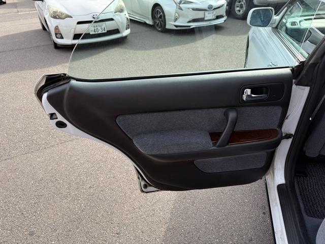 グロリア グランツーリスモアルティマスーパーハイキャス　ターボ　修復歴無し　定期点検記録簿　ＶＱ３０エンジン　ＥＴＣ　キーレス　社外ナビ　元関東登録車サビ無し　車両取説　業者内装クリーニング　スペアキー　ドラレコ　２０２２年製夏タイヤ　パワーシート（54枚目）