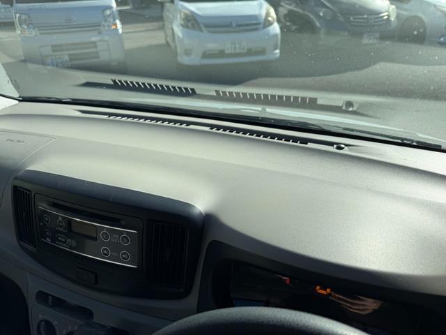 ミライース Ｌ　保証１年　走行７０００キロ　ディーラー点検車　ＡＵＸ音楽接続　キーレス　業者内装クリーニング　衝突安全装置　１オーナー　２０２５年取り付けバッテリー　後期型　アイドリングストップ　ＬＥＤテール（18枚目）