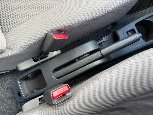 ミライース Ｌ　保証１年　走行７０００キロ　ディーラー点検車　ＡＵＸ音楽接続　キーレス　業者内装クリーニング　衝突安全装置　１オーナー　２０２５年取り付けバッテリー　後期型　アイドリングストップ　ＬＥＤテール（32枚目）