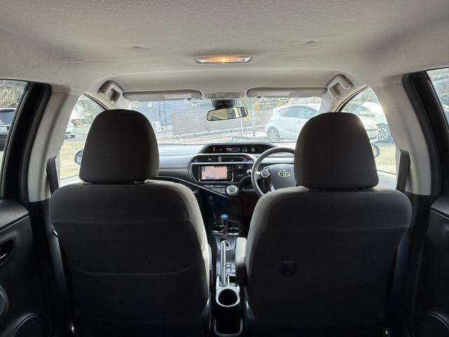 アクア Ｓスタイルブラック　保証１年　修復歴無　中期型　走行６．９万キロ　ＳＤナビ　Ｂｌｕｅｔｏｏｔｈ　フルセグＴＶ　バックカメラ　ＥＴＣ　業者内装クリーニング　衝突安全装置　シートヒーター　元関西登録車サビ無　オートハイビーム（7枚目）