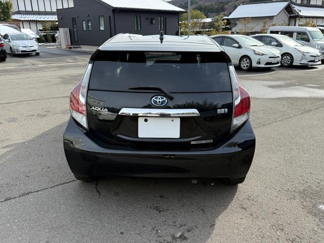 アクア Ｓスタイルブラック　保証１年　修復歴無　中期型　走行６．９万キロ　ＳＤナビ　Ｂｌｕｅｔｏｏｔｈ　フルセグＴＶ　バックカメラ　ＥＴＣ　業者内装クリーニング　衝突安全装置　シートヒーター　元関西登録車サビ無　オートハイビーム（15枚目）