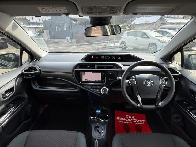 アクア Ｓスタイルブラック　保証１年　修復歴無　中期型　走行６．９万キロ　ＳＤナビ　Ｂｌｕｅｔｏｏｔｈ　フルセグＴＶ　バックカメラ　ＥＴＣ　業者内装クリーニング　衝突安全装置　シートヒーター　元関西登録車サビ無　オートハイビーム（18枚目）