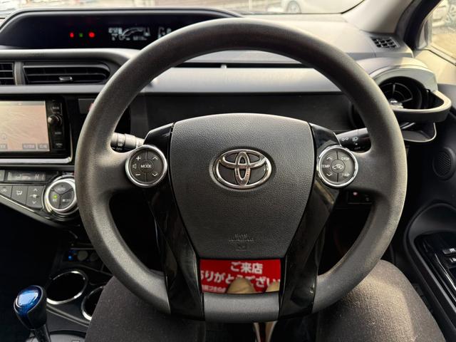 アクア Ｓスタイルブラック　保証１年　修復歴無　中期型　走行６．９万キロ　ＳＤナビ　Ｂｌｕｅｔｏｏｔｈ　フルセグＴＶ　バックカメラ　ＥＴＣ　業者内装クリーニング　衝突安全装置　シートヒーター　元関西登録車サビ無　オートハイビーム（21枚目）