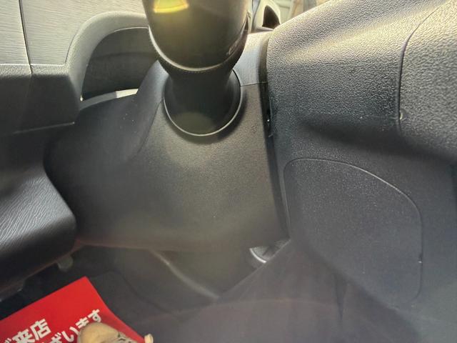 アクア Ｓスタイルブラック　保証１年　修復歴無　中期型　走行６．９万キロ　ＳＤナビ　Ｂｌｕｅｔｏｏｔｈ　フルセグＴＶ　バックカメラ　ＥＴＣ　業者内装クリーニング　衝突安全装置　シートヒーター　元関西登録車サビ無　オートハイビーム（29枚目）