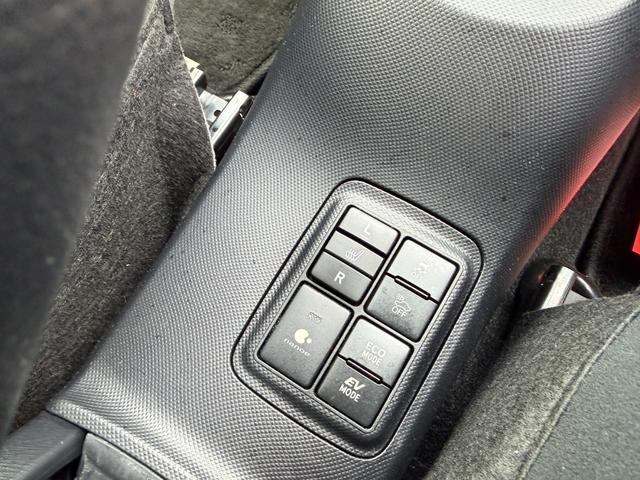 アクア Ｓスタイルブラック　保証１年　修復歴無　中期型　走行６．９万キロ　ＳＤナビ　Ｂｌｕｅｔｏｏｔｈ　フルセグＴＶ　バックカメラ　ＥＴＣ　業者内装クリーニング　衝突安全装置　シートヒーター　元関西登録車サビ無　オートハイビーム（36枚目）