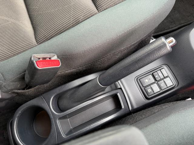 アクア Ｓスタイルブラック　保証１年　修復歴無　中期型　走行６．９万キロ　ＳＤナビ　Ｂｌｕｅｔｏｏｔｈ　フルセグＴＶ　バックカメラ　ＥＴＣ　業者内装クリーニング　衝突安全装置　シートヒーター　元関西登録車サビ無　オートハイビーム（37枚目）