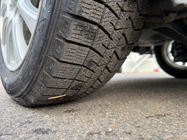 アクア Ｓスタイルブラック　保証１年　修復歴無　中期型　走行６．９万キロ　ＳＤナビ　Ｂｌｕｅｔｏｏｔｈ　フルセグＴＶ　バックカメラ　ＥＴＣ　業者内装クリーニング　衝突安全装置　シートヒーター　元関西登録車サビ無　オートハイビーム（62枚目）