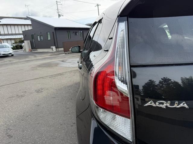 アクア Ｓスタイルブラック　保証１年　修復歴無　中期型　走行６．９万キロ　ＳＤナビ　Ｂｌｕｅｔｏｏｔｈ　フルセグＴＶ　バックカメラ　ＥＴＣ　業者内装クリーニング　衝突安全装置　シートヒーター　元関西登録車サビ無　オートハイビーム（65枚目）