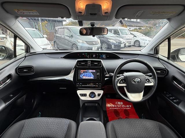 プリウス S 保証1年 修復歴無し 走行9.6万k 定期点検記録簿 SDナビ Bluetooth フルセグTV バックカメラ ETC 業者内装クリーニング フルエアロ 車両取説 スマートキー 関東仕入サビ無し(17枚目)