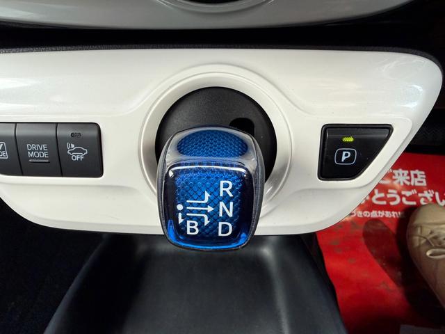 プリウス S 保証1年 修復歴無し 走行9.6万k 定期点検記録簿 SDナビ Bluetooth フルセグTV バックカメラ ETC 業者内装クリーニング フルエアロ 車両取説 スマートキー 関東仕入サビ無し(27枚目)