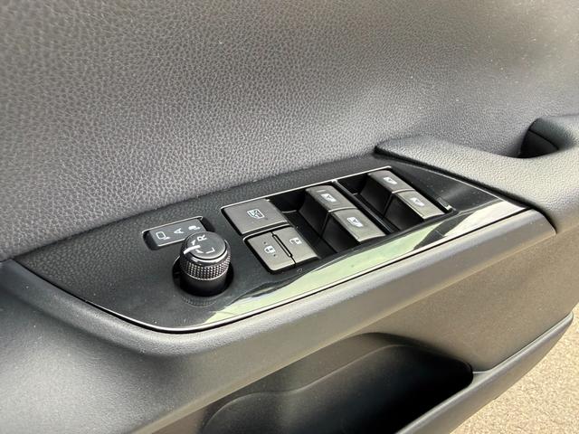 プリウス S 保証1年 修復歴無し 走行9.6万k 定期点検記録簿 SDナビ Bluetooth フルセグTV バックカメラ ETC 業者内装クリーニング フルエアロ 車両取説 スマートキー 関東仕入サビ無し(31枚目)