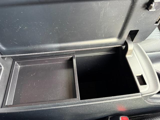 プリウス S 保証1年 修復歴無し 走行9.6万k 定期点検記録簿 SDナビ Bluetooth フルセグTV バックカメラ ETC 業者内装クリーニング フルエアロ 車両取説 スマートキー 関東仕入サビ無し(34枚目)