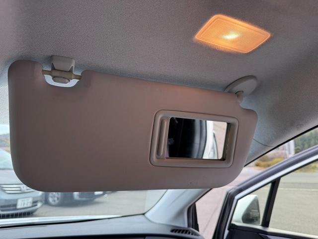 プリウス S 保証1年 修復歴無し 走行9.6万k 定期点検記録簿 SDナビ Bluetooth フルセグTV バックカメラ ETC 業者内装クリーニング フルエアロ 車両取説 スマートキー 関東仕入サビ無し(35枚目)