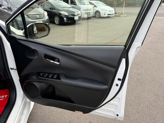 プリウス S 保証1年 修復歴無し 走行9.6万k 定期点検記録簿 SDナビ Bluetooth フルセグTV バックカメラ ETC 業者内装クリーニング フルエアロ 車両取説 スマートキー 関東仕入サビ無し(49枚目)