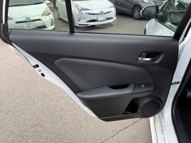 プリウス S 保証1年 修復歴無し 走行9.6万k 定期点検記録簿 SDナビ Bluetooth フルセグTV バックカメラ ETC 業者内装クリーニング フルエアロ 車両取説 スマートキー 関東仕入サビ無し(52枚目)