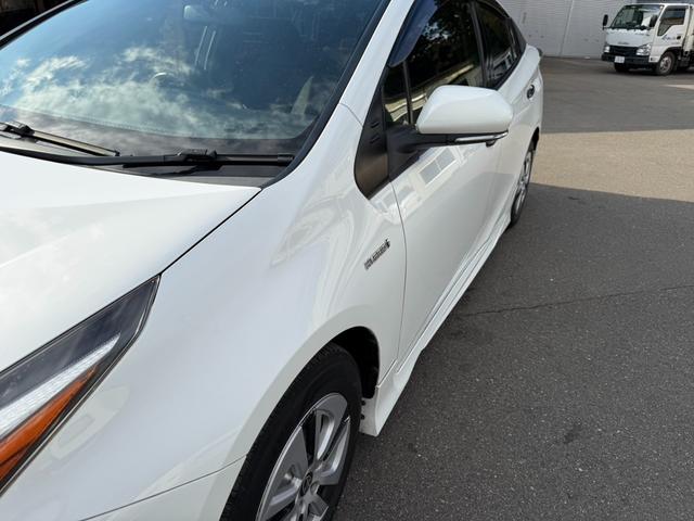 プリウス S 保証1年 修復歴無し 走行9.6万k 定期点検記録簿 SDナビ Bluetooth フルセグTV バックカメラ ETC 業者内装クリーニング フルエアロ 車両取説 スマートキー 関東仕入サビ無し(69枚目)