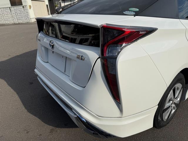 プリウス S 保証1年 修復歴無し 走行9.6万k 定期点検記録簿 SDナビ Bluetooth フルセグTV バックカメラ ETC 業者内装クリーニング フルエアロ 車両取説 スマートキー 関東仕入サビ無し(72枚目)