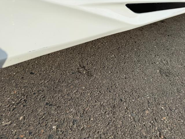 プリウス S 保証1年 修復歴無し 走行9.6万k 定期点検記録簿 SDナビ Bluetooth フルセグTV バックカメラ ETC 業者内装クリーニング フルエアロ 車両取説 スマートキー 関東仕入サビ無し(74枚目)