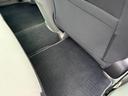 リアのフロアマットも同様です。