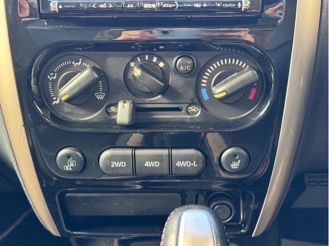 ジムニー ランドベンチャー 4WD 社外ナビTV Bluetooth ETC FOGランプ シーとヒーター ミラーヒーター ヘッドライトレベライザー 電動格納ウィンカーミラー 純正16インチアルミ レザー調シート 背面タイヤ(10枚目)