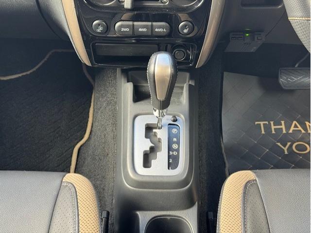 ジムニー ランドベンチャー 4WD 社外ナビTV Bluetooth ETC FOGランプ シーとヒーター ミラーヒーター ヘッドライトレベライザー 電動格納ウィンカーミラー 純正16インチアルミ レザー調シート 背面タイヤ(12枚目)