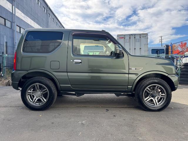 ジムニー ランドベンチャー 4WD 社外ナビTV Bluetooth ETC FOGランプ シーとヒーター ミラーヒーター ヘッドライトレベライザー 電動格納ウィンカーミラー 純正16インチアルミ レザー調シート 背面タイヤ(33枚目)