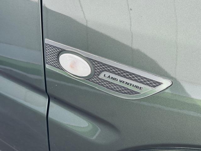 ジムニー ランドベンチャー 4WD 社外ナビTV Bluetooth ETC FOGランプ シーとヒーター ミラーヒーター ヘッドライトレベライザー 電動格納ウィンカーミラー 純正16インチアルミ レザー調シート 背面タイヤ(35枚目)