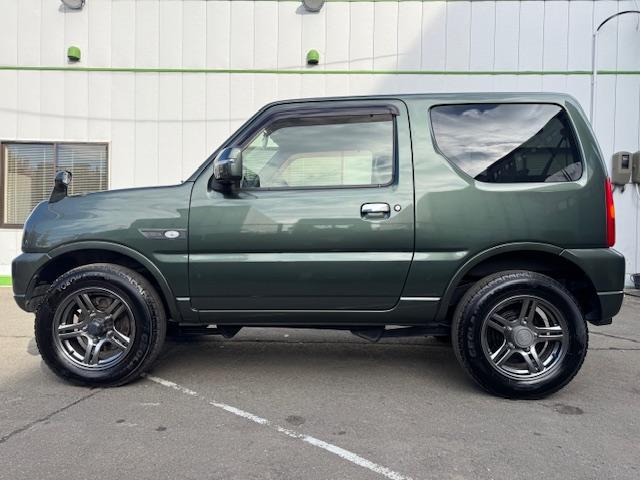 ジムニー ランドベンチャー 4WD 社外ナビTV Bluetooth ETC FOGランプ シーとヒーター ミラーヒーター ヘッドライトレベライザー 電動格納ウィンカーミラー 純正16インチアルミ レザー調シート 背面タイヤ(43枚目)
