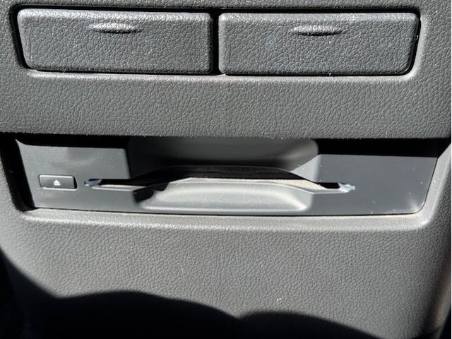 エルグランド ２５０ハイウェイスターＳ　電動Ｗサンルーフ　純正ＨＤＤナビ　アラウンドビューモニター　両側パワースライドドア　パワーバックドア　電動フリップダウンモニター　ＥＴＣ　ハーフレザーシート　オットマン　ＬＥＤヘッドライト　ＴＶキット（24枚目）