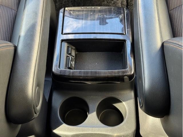 エルグランド ２５０ハイウェイスターＳ　電動Ｗサンルーフ　純正ＨＤＤナビ　アラウンドビューモニター　両側パワースライドドア　パワーバックドア　電動フリップダウンモニター　ＥＴＣ　ハーフレザーシート　オットマン　ＬＥＤヘッドライト　ＴＶキット（25枚目）