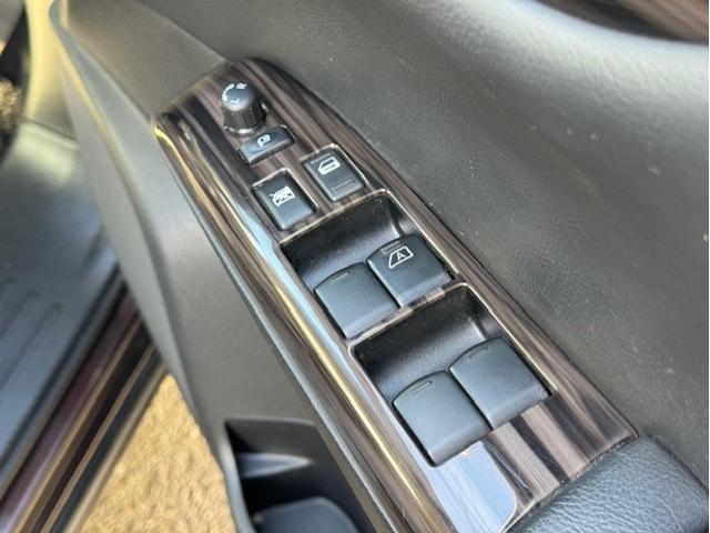 エルグランド ２５０ハイウェイスターＳ　電動Ｗサンルーフ　純正ＨＤＤナビ　アラウンドビューモニター　両側パワースライドドア　パワーバックドア　電動フリップダウンモニター　ＥＴＣ　ハーフレザーシート　オットマン　ＬＥＤヘッドライト　ＴＶキット（35枚目）